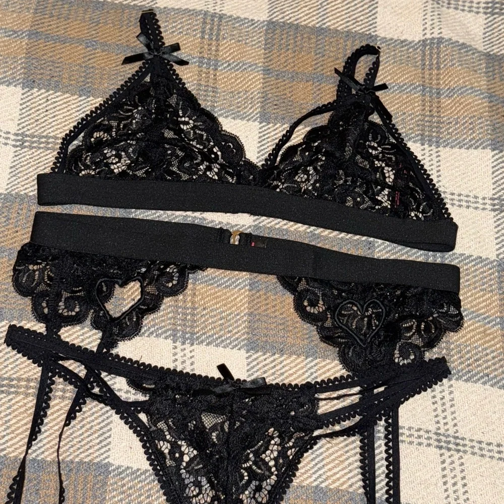 RSlove lingirie set with heart and lace detail